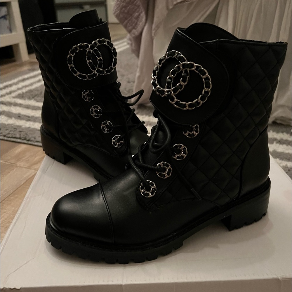 Brand new KellParker Combat Mallory boots in size 6.